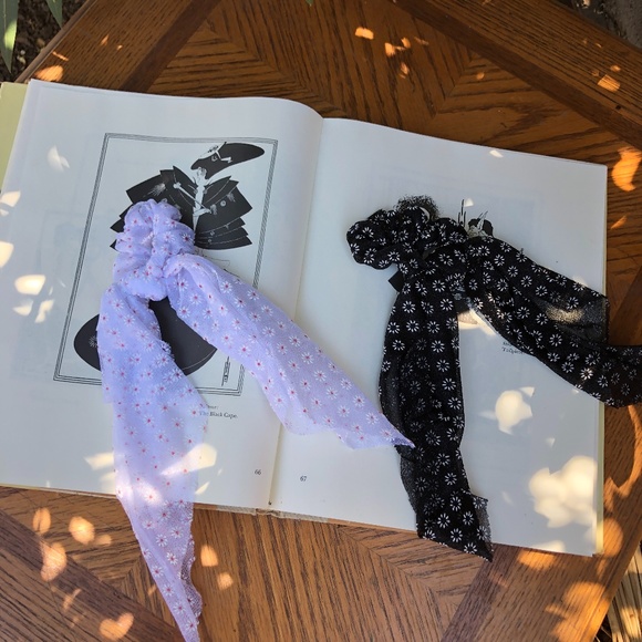 Pair of Floral Printed Eyelet Hair Tie Scrunchies - Picture 8 of 9